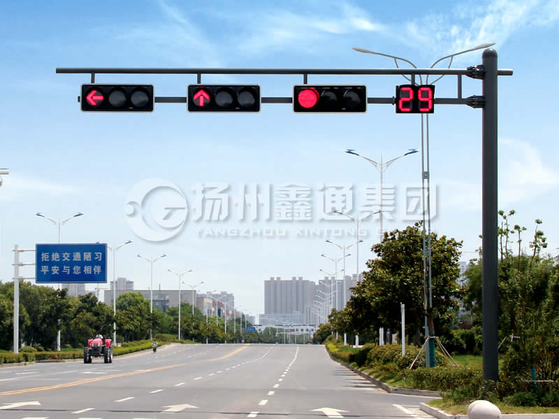 XHDG-002，F(xiàn)型懸臂信號(hào)燈桿